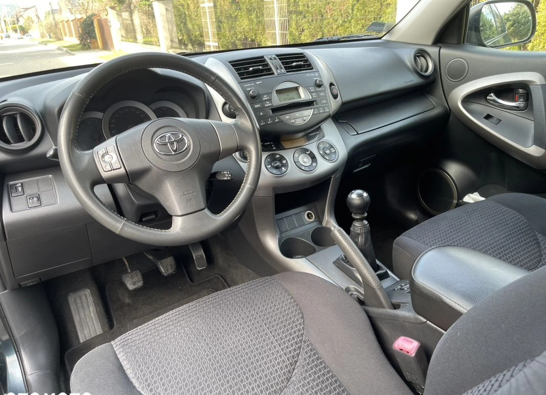 Toyota RAV4 cena 25500 przebieg: 226000, rok produkcji 2007 z Wiązów małe 154